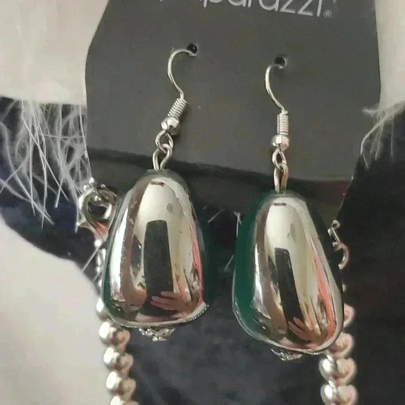 Paparazzi Chunky necklace earrings and bracelet - Picture 4 of 4